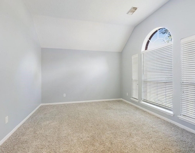 2922 Abbey Field Drive - Photo Thumbnail 3