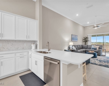11811 Venetian Lagoon Drive - Photo Thumbnail 13