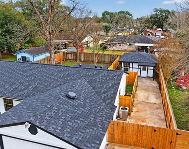 1307 Saddle Rock Drive - Photo Thumbnail 3