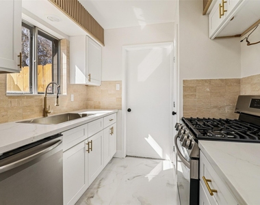 1307 Saddle Rock Drive - Photo Thumbnail 14