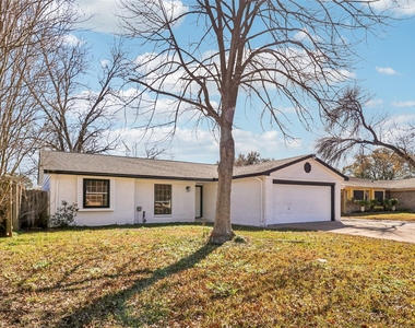 1307 Saddle Rock Drive - Photo Thumbnail 8