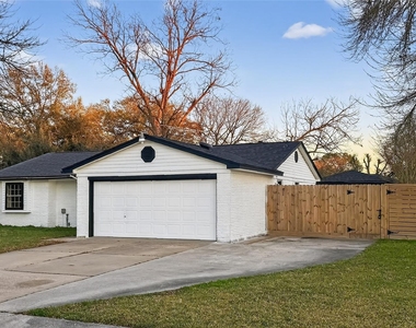 1307 Saddle Rock Drive - Photo Thumbnail 5