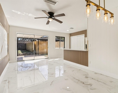 1307 Saddle Rock Drive - Photo Thumbnail 12