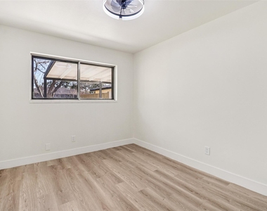 1307 Saddle Rock Drive - Photo Thumbnail 22