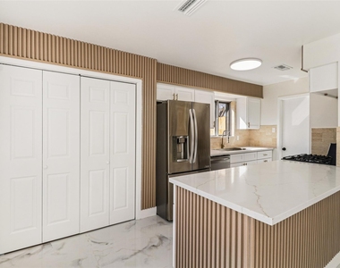 1307 Saddle Rock Drive - Photo Thumbnail 13