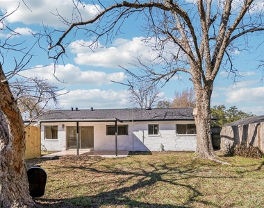 1307 Saddle Rock Drive - Photo Thumbnail 32