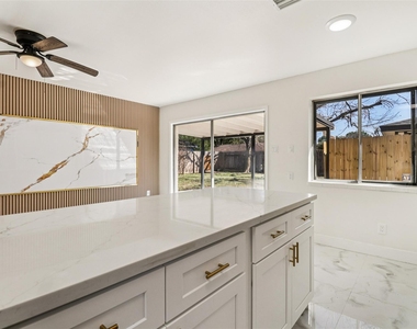 1307 Saddle Rock Drive - Photo Thumbnail 15