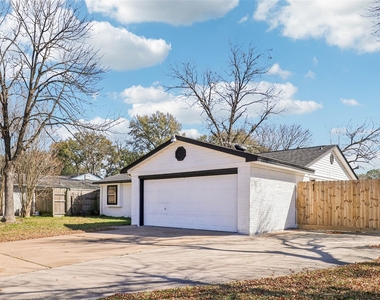 1307 Saddle Rock Drive - Photo Thumbnail 7