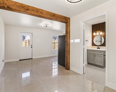 1307 Saddle Rock Drive - Photo Thumbnail 18