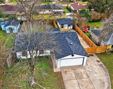 1307 Saddle Rock Drive - Photo Thumbnail 2