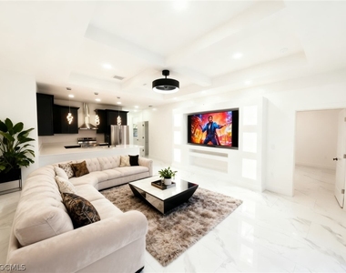 5358 30th Street Sw - Photo Thumbnail 3