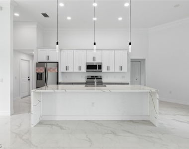 1413 Ne 15th Terrace - Photo Thumbnail 6