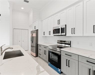 1413 Ne 15th Terrace - Photo Thumbnail 8