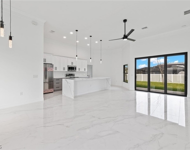 1413 Ne 15th Terrace - Photo Thumbnail 3