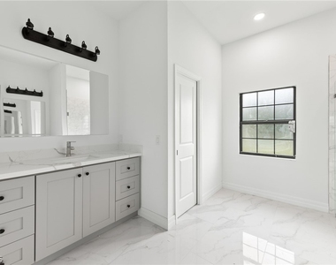 1413 Ne 15th Terrace - Photo Thumbnail 14
