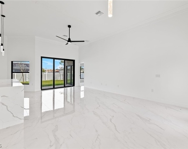 1413 Ne 15th Terrace - Photo Thumbnail 4