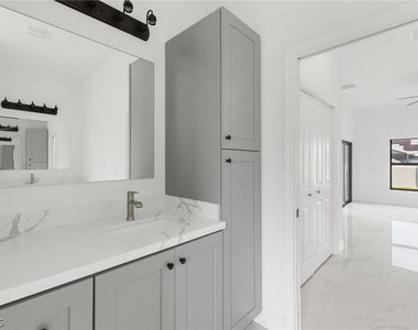 1413 Ne 15th Terrace - Photo Thumbnail 16