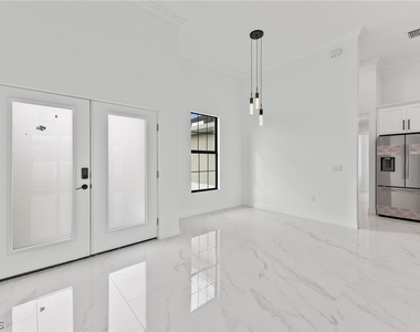 1413 Ne 15th Terrace - Photo Thumbnail 1