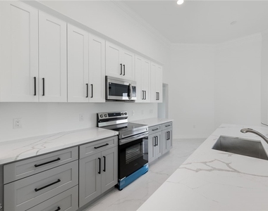 1413 Ne 15th Terrace - Photo Thumbnail 11