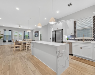 2617 Live Oak Street - Photo Thumbnail 9