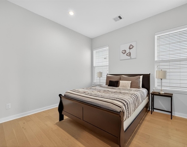 2617 Live Oak Street - Photo Thumbnail 18