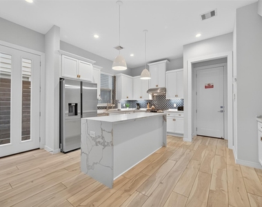 2617 Live Oak Street - Photo Thumbnail 8