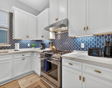 2617 Live Oak Street - Photo Thumbnail 11