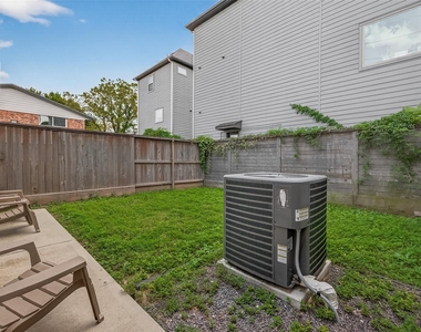 2617 Live Oak Street - Photo Thumbnail 29