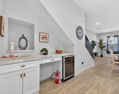 2617 Live Oak Street - Photo Thumbnail 10