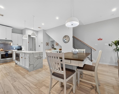 2617 Live Oak Street - Photo Thumbnail 7