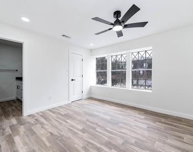 5532 Beverly Hill Street - Photo Thumbnail 8