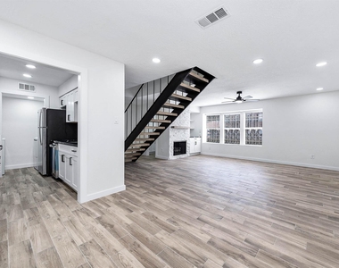 5532 Beverly Hill Street - Photo Thumbnail 4