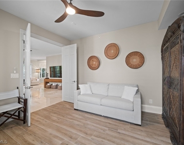 261 Colonade Circle - Photo Thumbnail 32