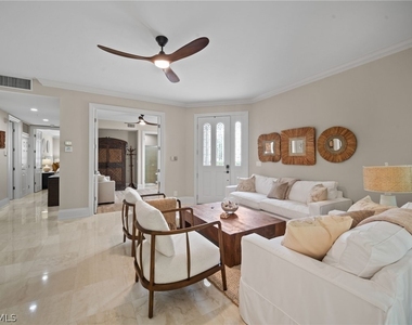 261 Colonade Circle - Photo Thumbnail 4
