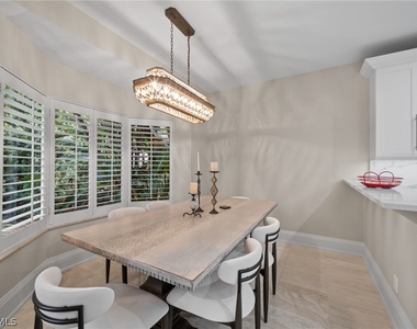 261 Colonade Circle - Photo Thumbnail 7