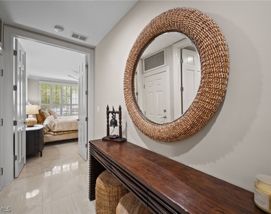 261 Colonade Circle - Photo Thumbnail 2