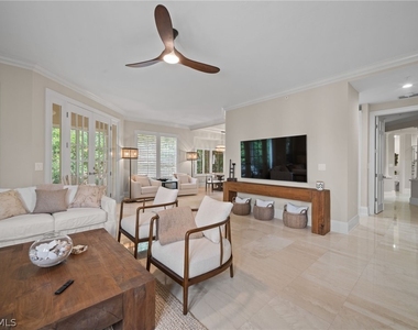 261 Colonade Circle - Photo Thumbnail 5