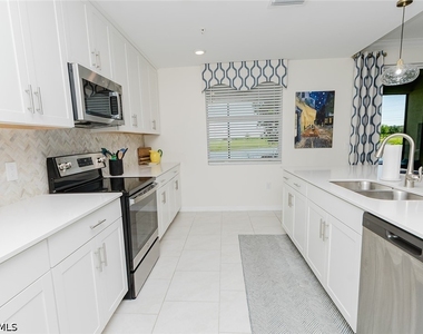 6040 Ellerston Way - Photo Thumbnail 14