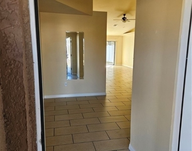 1622 Sw 33rd Street - Photo Thumbnail 2