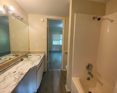 208 Kelly Street - Photo Thumbnail 12