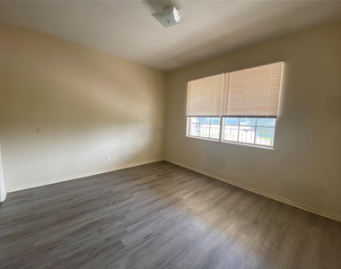 208 Kelly Street - Photo Thumbnail 7