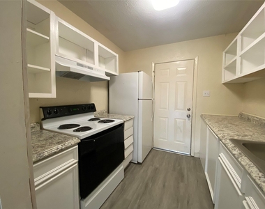 208 Kelly Street - Photo Thumbnail 11