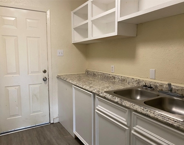 208 Kelly Street - Photo Thumbnail 9