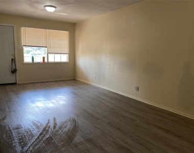 208 Kelly Street - Photo Thumbnail 1