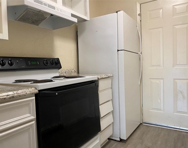 208 Kelly Street - Photo Thumbnail 10