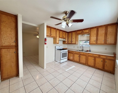 11102 Maize Lane - Photo Thumbnail 14