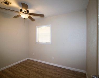 20 White Oak Drive - Photo Thumbnail 14