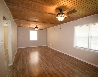 20 White Oak Drive - Photo Thumbnail 8