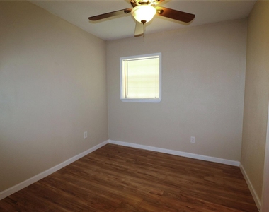20 White Oak Drive - Photo Thumbnail 16