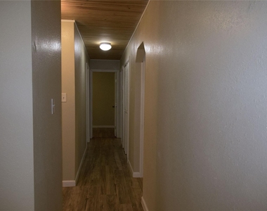 20 White Oak Drive - Photo Thumbnail 10